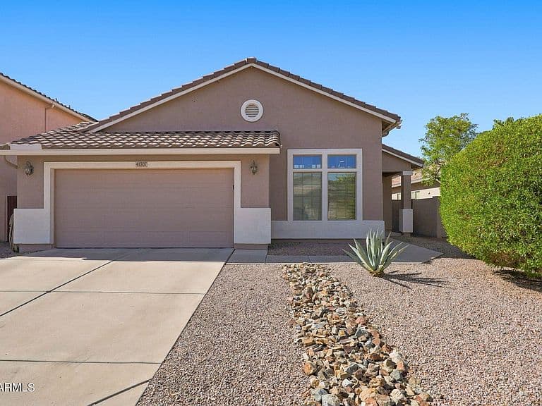 41307 W LARAMIE Road photo 1