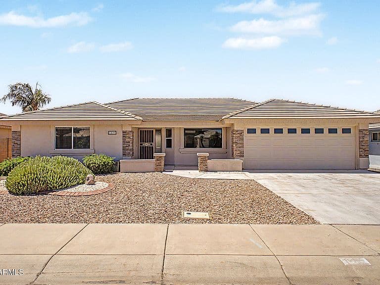 11247 E MEDINA Avenue photo 1