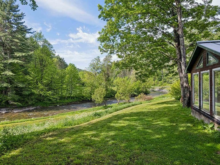 568 VT Route 110 photo 4