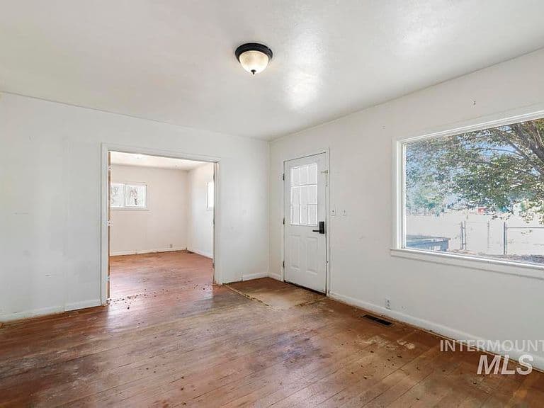 2449 Idaho Ave photo 4