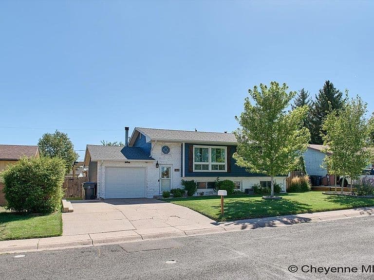1013 Taft Ave photo 1