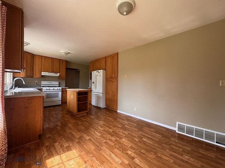 111 Circle Dr photo 5