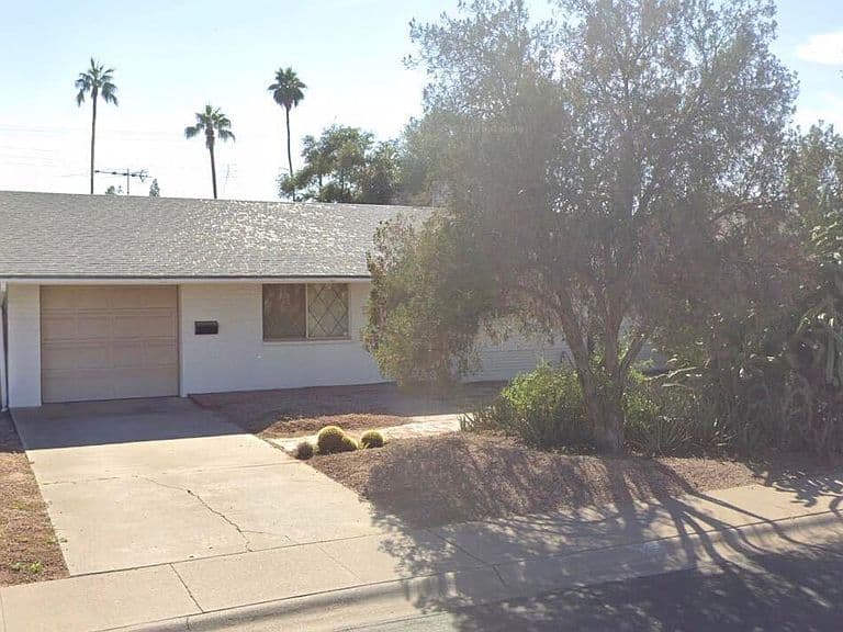 223 E GENEVA Drive photo 1