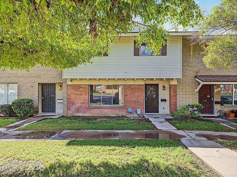 1605 W HAZELWOOD Street photo 1