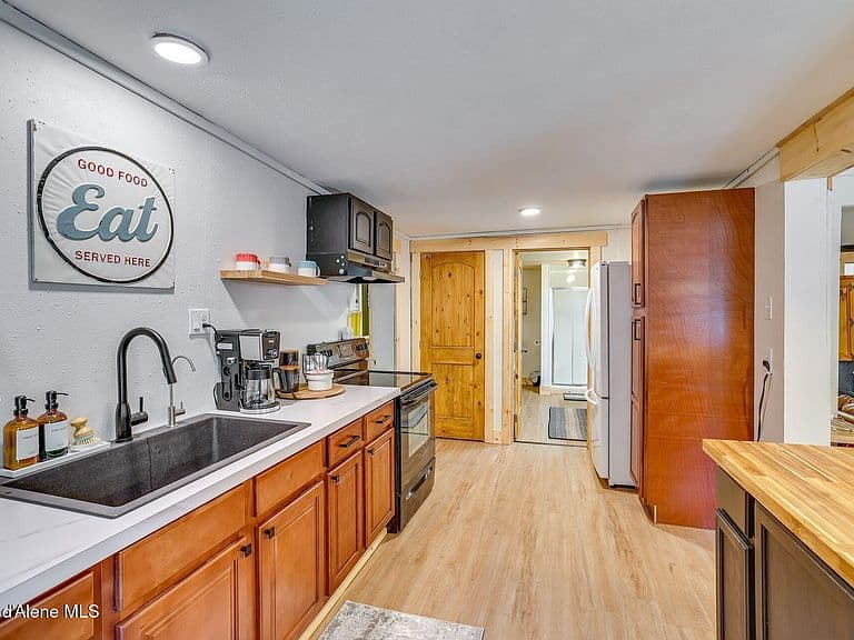 22 Theriault Dr photo 3