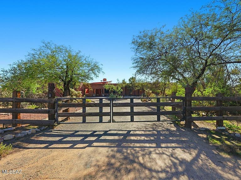 2855 W Lambert Ln photo 3