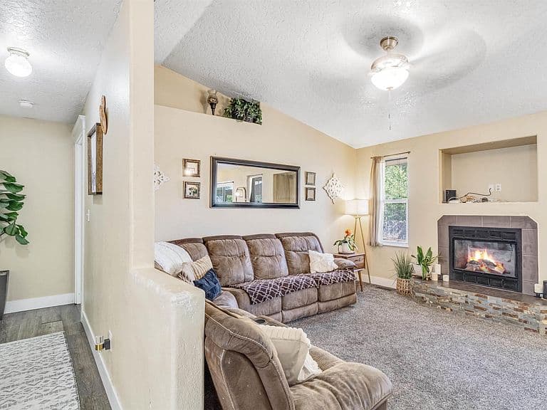 1316 Willow Creek Dr photo 4