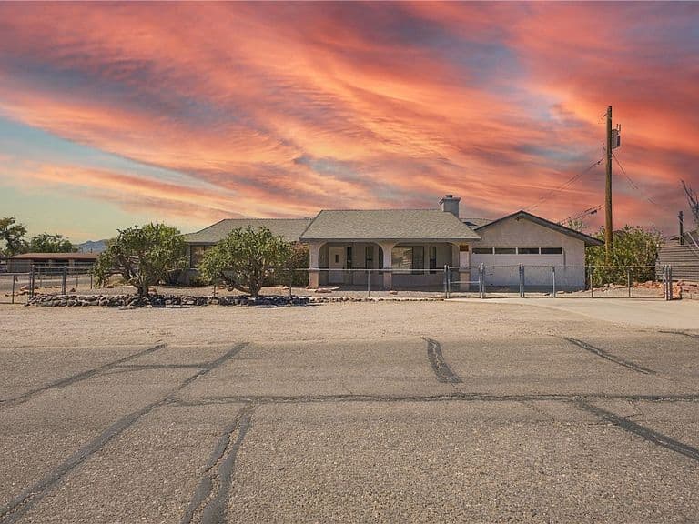 1083 Rosebud Drive photo 1