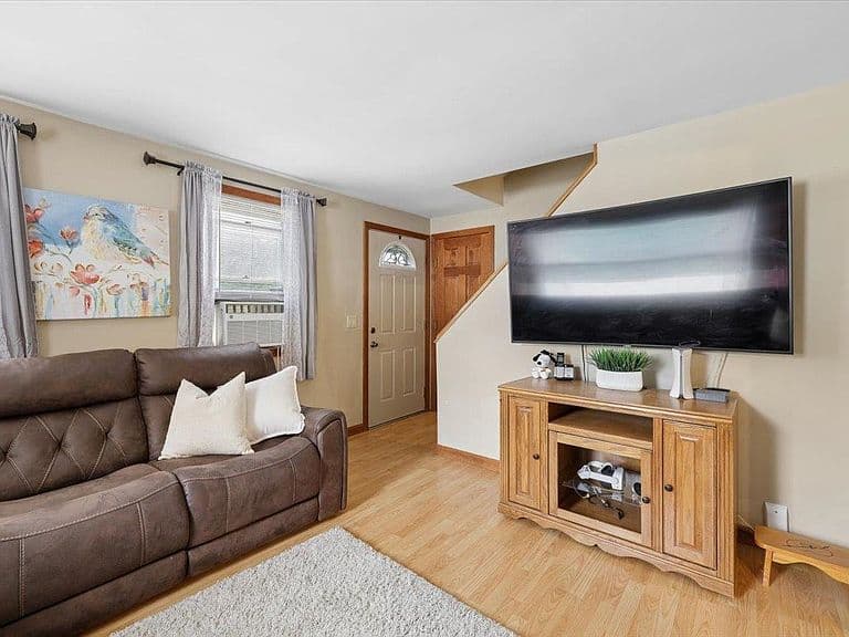23 Hampshire Drive photo 4