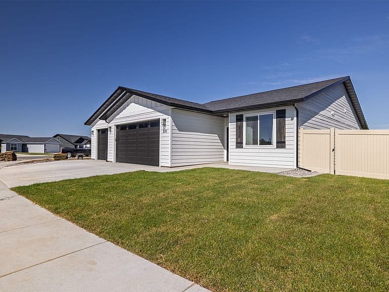 221 Stirling Loop photo 2