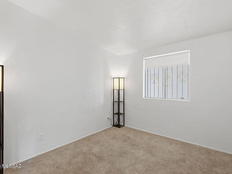 1105 E Garden Loop photo 5