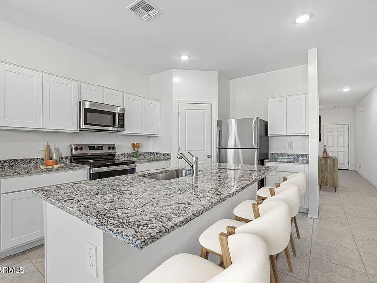 5724 E HORNBLENDE Way photo 2