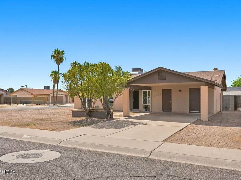 1323 W MORROW Drive photo 3