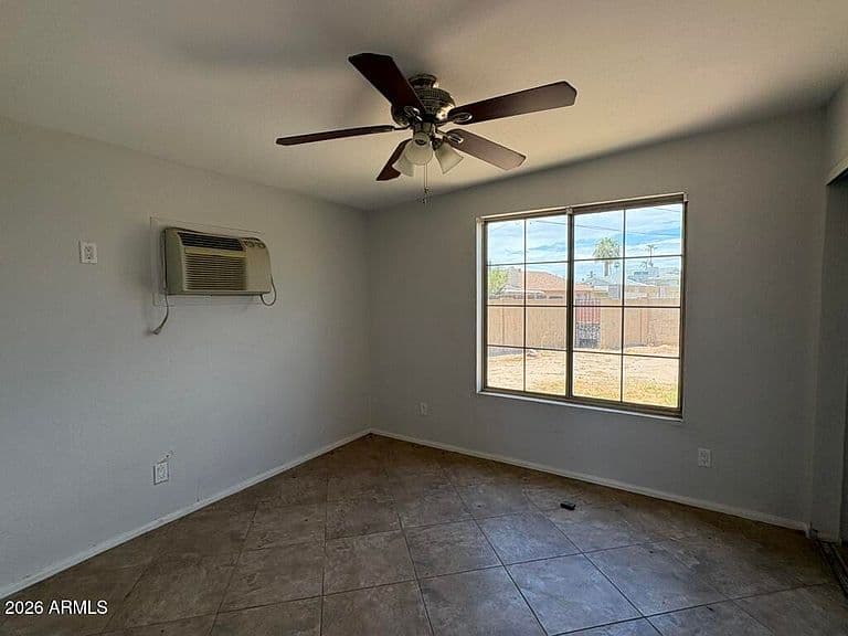 4137 W LUKE Avenue photo 5