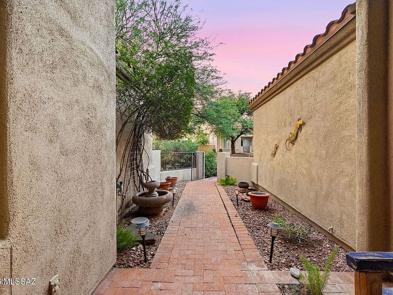 6570 N Shadow Run Dr photo 5