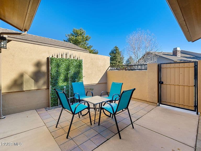 1242 Crown Ridge Dr photo 5