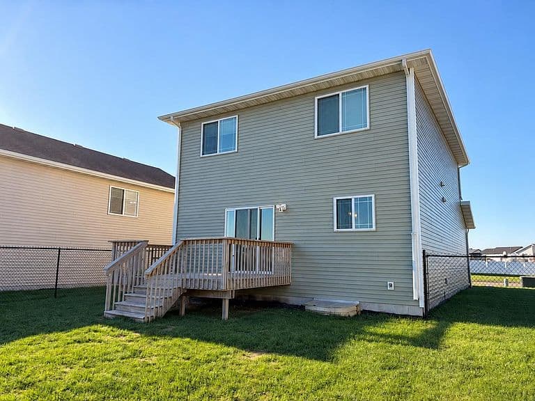 1074 Highland Ln W photo 2