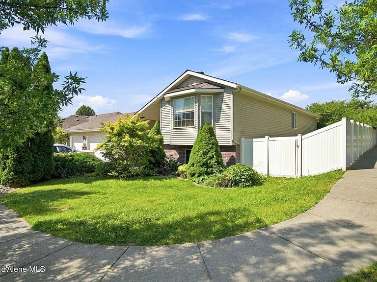 8220 N Salmonberry Loop photo 2