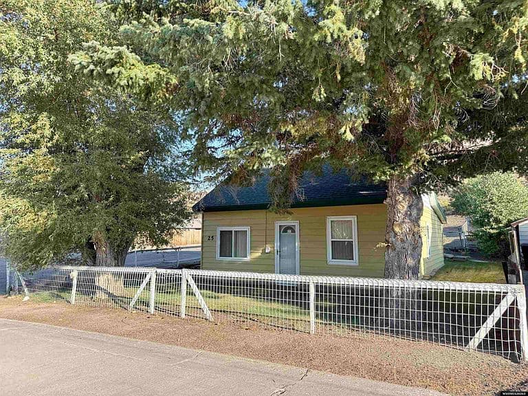 25 Frontier St photo 2