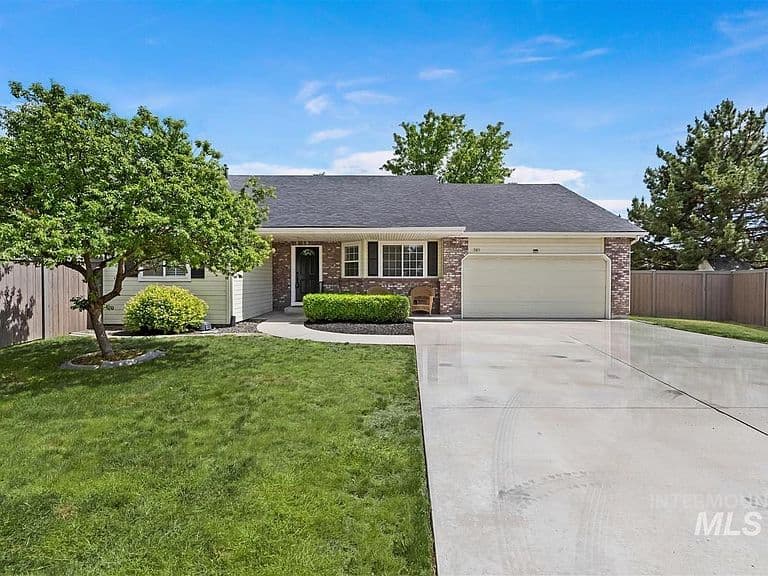 389 W Bosanka Dr photo 1