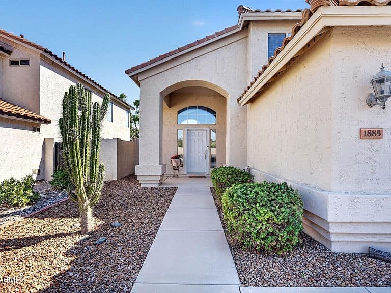 1885 W RAVEN Drive photo 4
