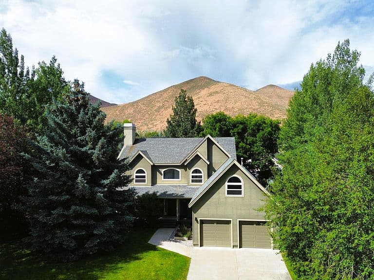 420 Whitetail Dr photo 2