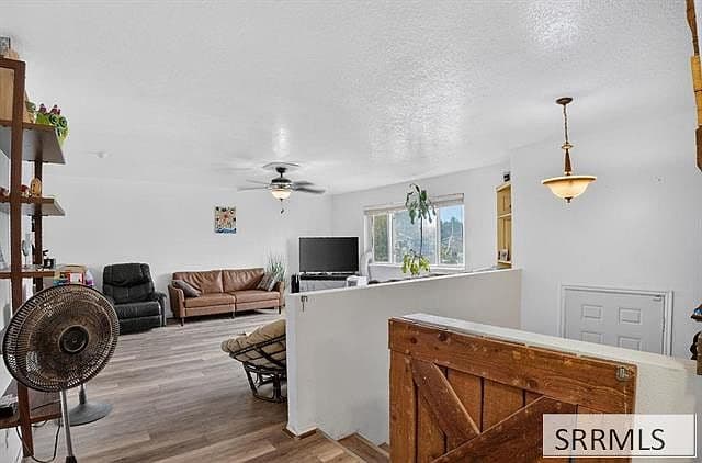 940 Castle St photo 5