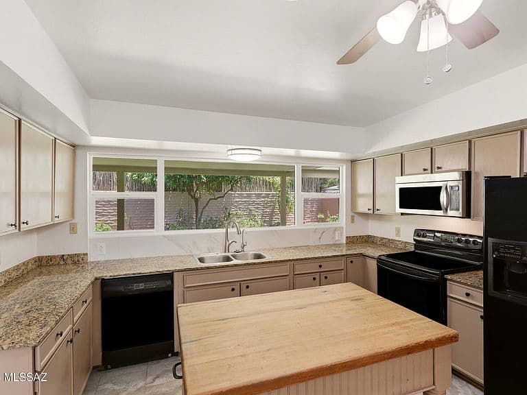 2130 N Calle De Vida photo 3