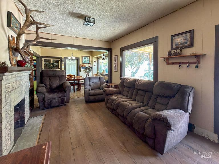 1318 Elba Ave photo 2