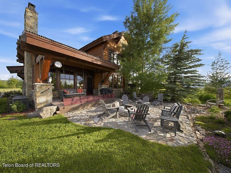 92 Bison Dr photo 3