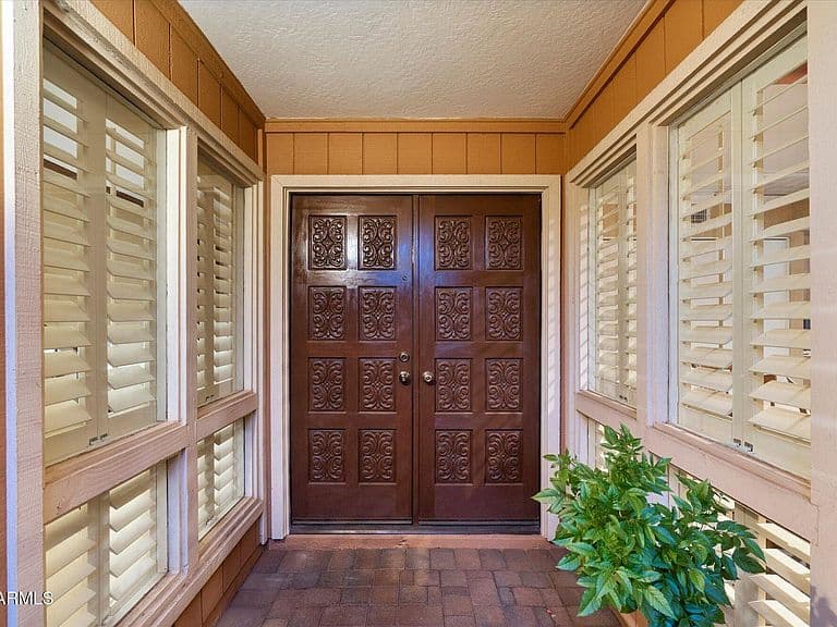 10441 N 9TH Street photo 4