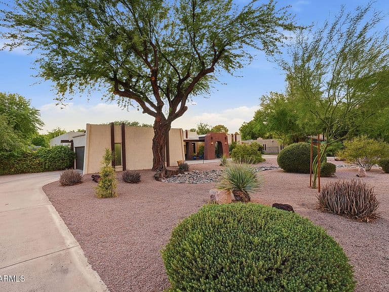 8634 S STANLEY Place photo 2
