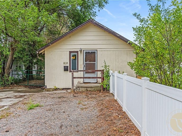 838 Cook Ave photo 1