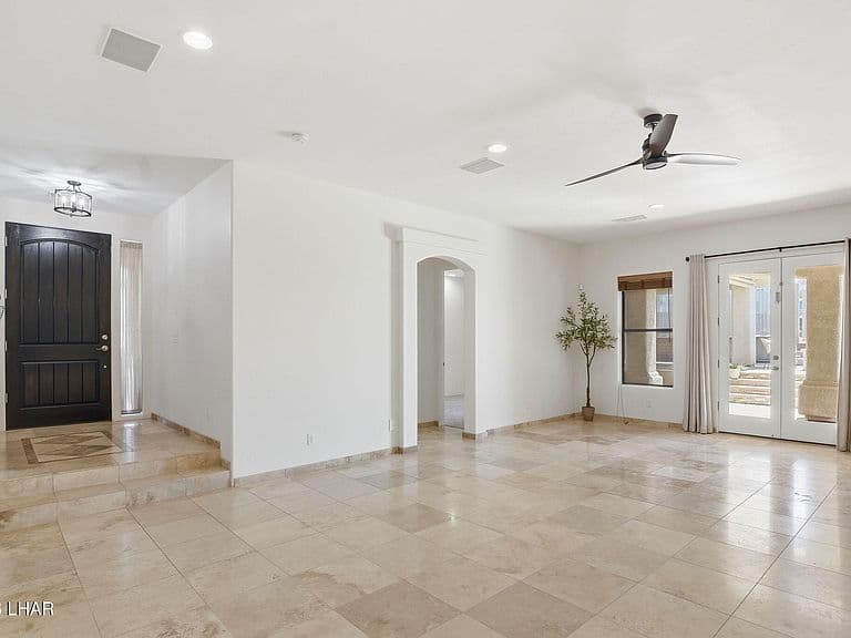 2500 Saratoga Ave photo 5