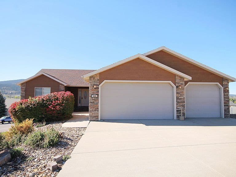 2591 Belair Dr photo 3