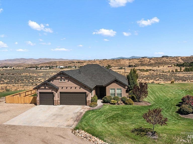 10060 N Highway 16 photo 2