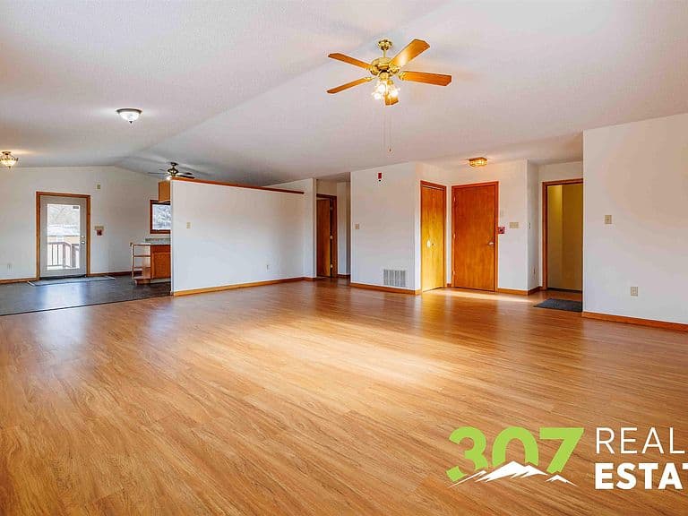 2713 Cougar Ave photo 4