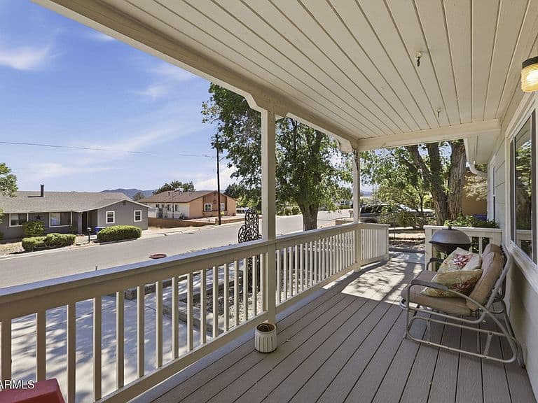 728 Douglas Avenue photo 5