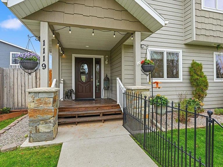 1119 N Canyon St photo 2
