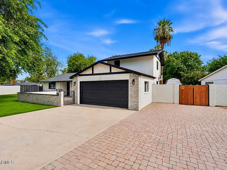 524 W HARMONT Drive photo 3