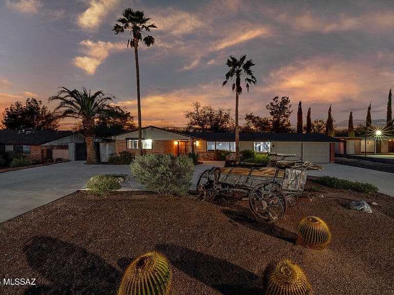 7221 E Sabino Vista Dr photo 2