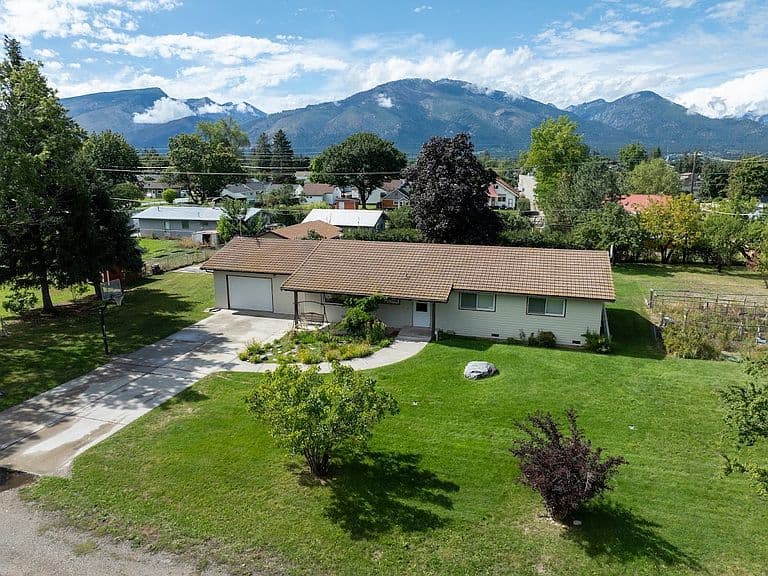 161 Conrad Ave photo 2