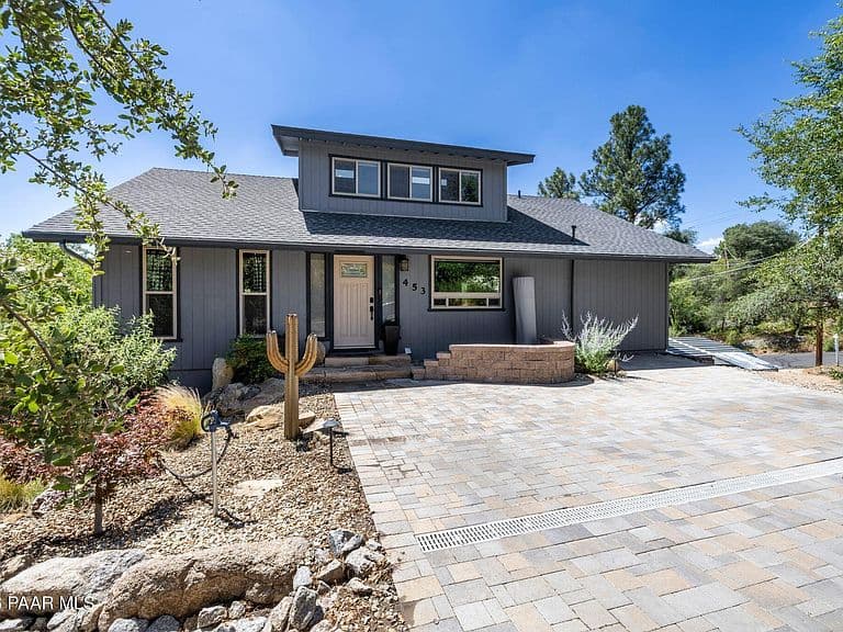 453 Pioneer Dr photo 1