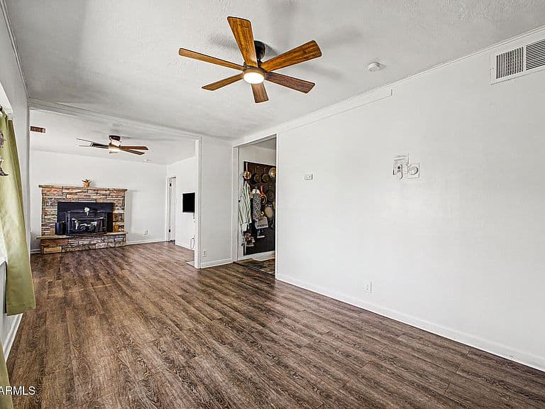 843 W SPRAY Street photo 5
