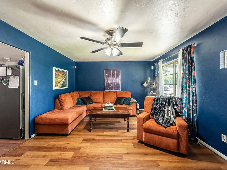 2144 W Whitton Avenue photo 4