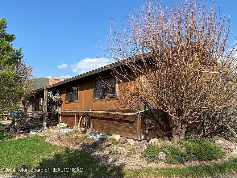2406 Smokey Canyon Rd photo 3