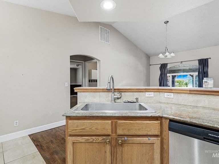 2627 N Morrow Ave photo 5