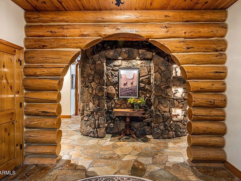 2179 CREEKSIDE Court photo 4