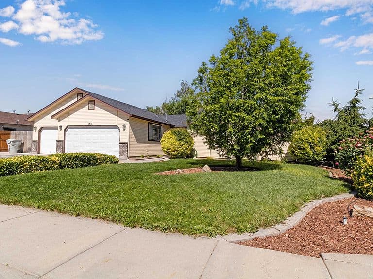 1316 Willow Creek Dr photo 3