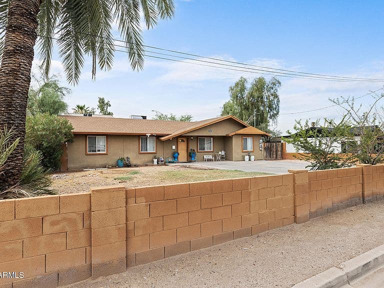 1229 E DEVONSHIRE Avenue photo 5